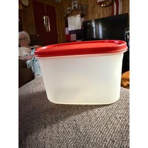 Vintage Tupperware Container Oval Red Lid 4.75 C 1.1‎ L Food Storage Organizer